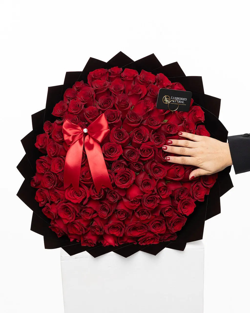 100 Red Roses Bouquet – Arrangement for Valentine’s Day Luxberries & Floral