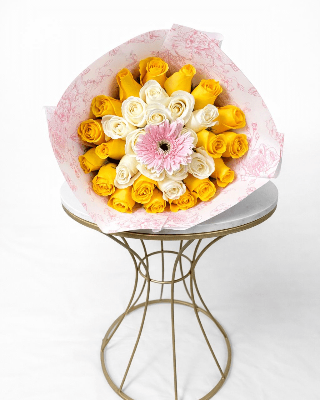 Golden Rose Delight Bouquet - Luxberries & Floral