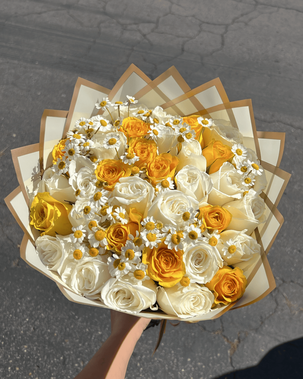 Ivory Rose & Daisy Garden Bouquet - Luxberries & Floral